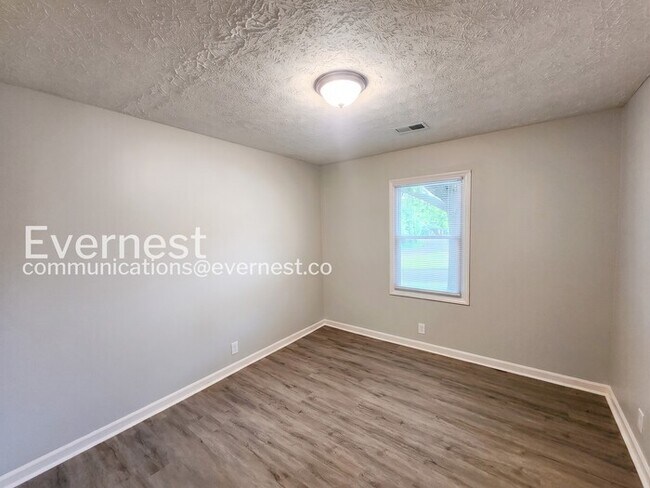 Building Photo - 908 Hickory Dr