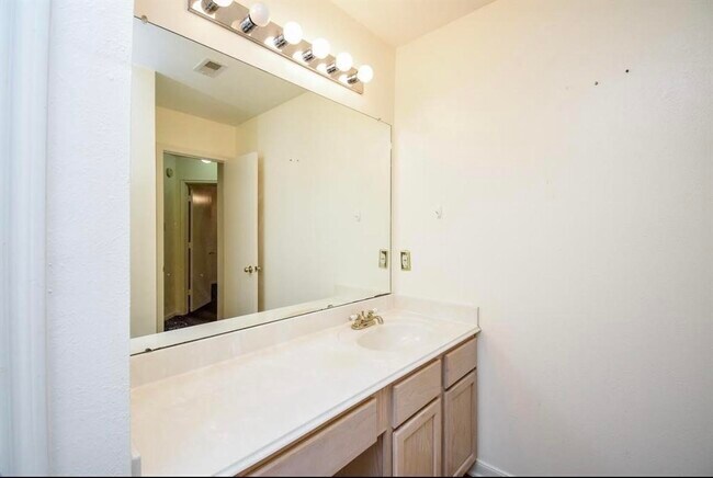Building Photo - 20802 Oak Rain Ct