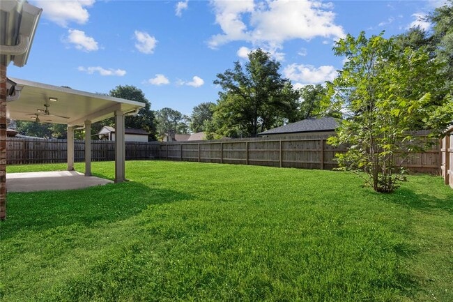 Building Photo - 22435 Elsinore Dr