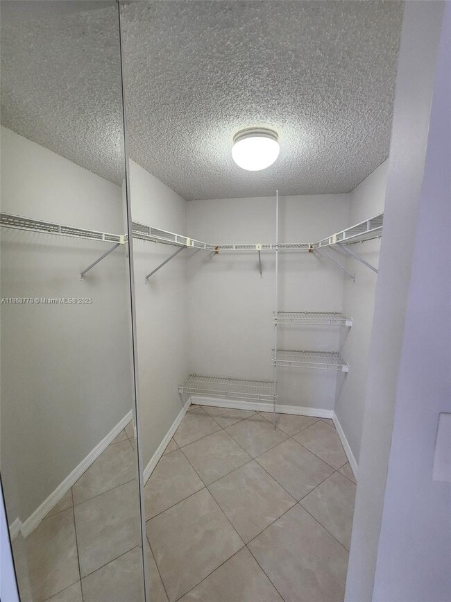Building Photo - 300 Gardens Dr