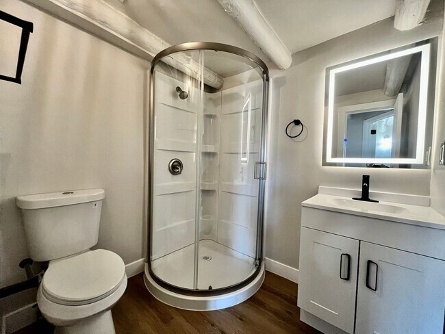 Building Photo - 422 Towner Ave NW