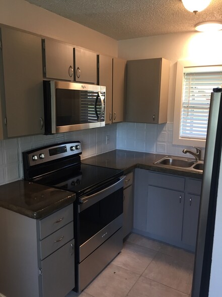 Kitchen with concrete counters - 1119 10th St.