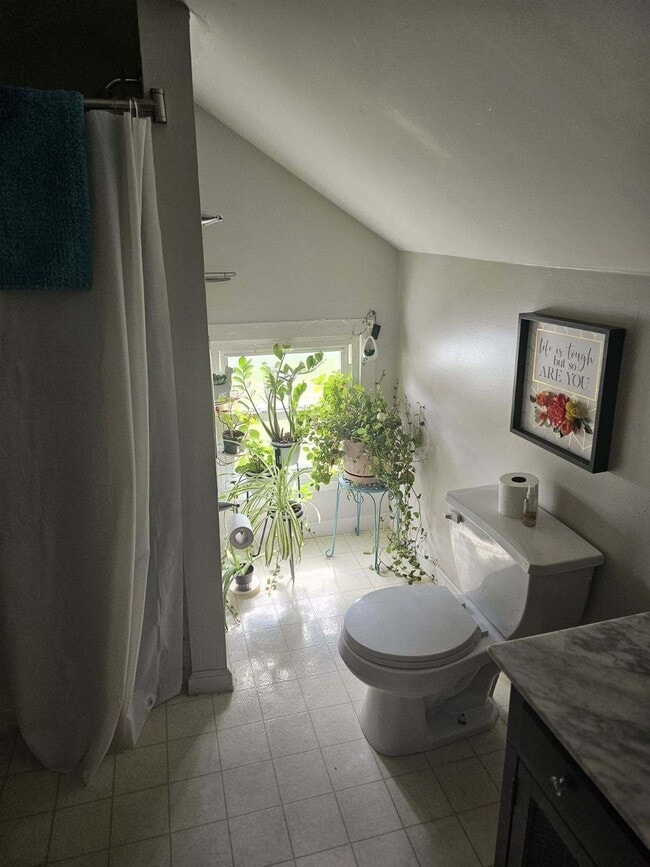 Building Photo - 1001 Kendall St