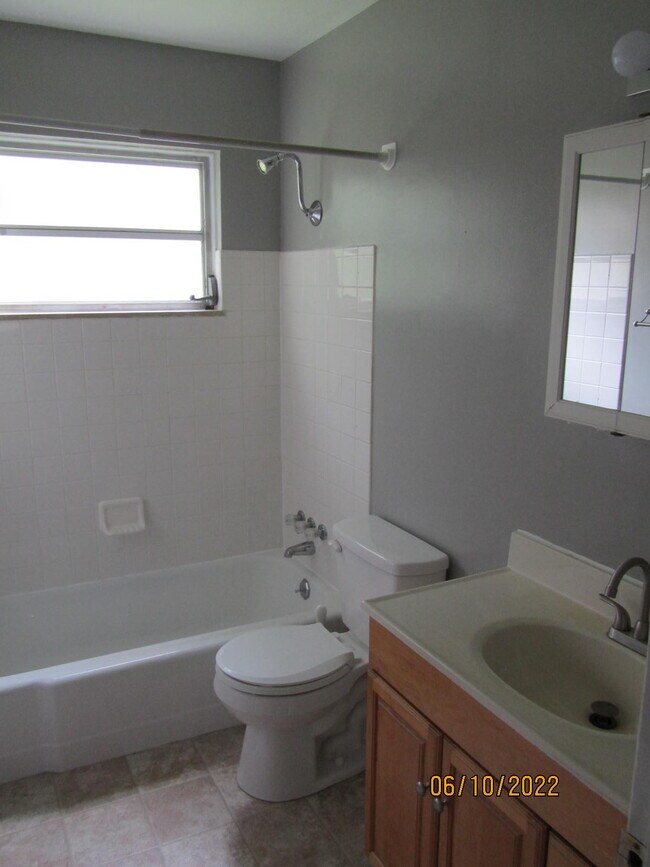 Building Photo - 5289 Eisenhower Rd