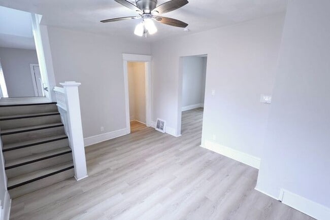 Building Photo - 686 East Ave