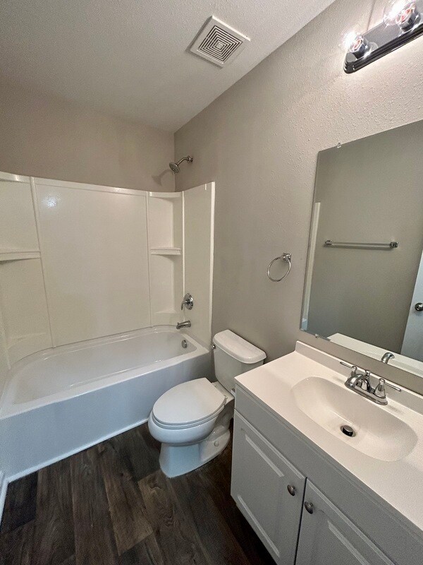 Building Photo - 5628 Idlewild Rd N