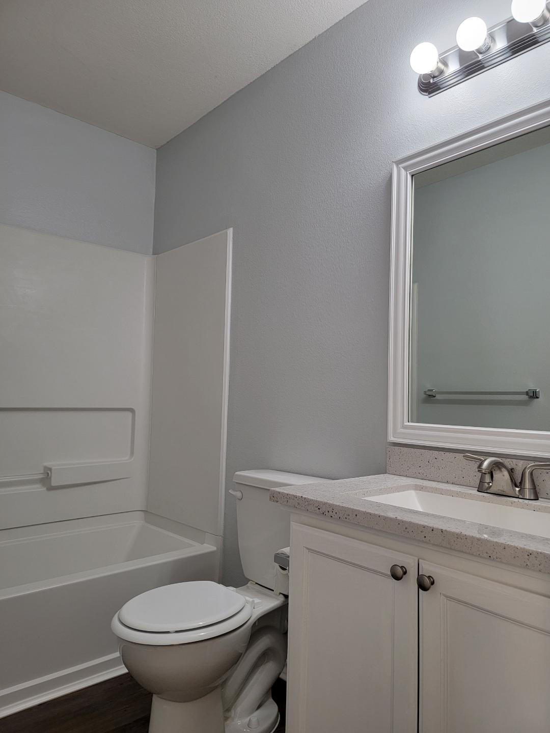 HallBath - 3016 Princeton Ave