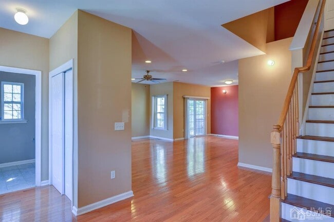 Building Photo - 334 Moonlight Dr