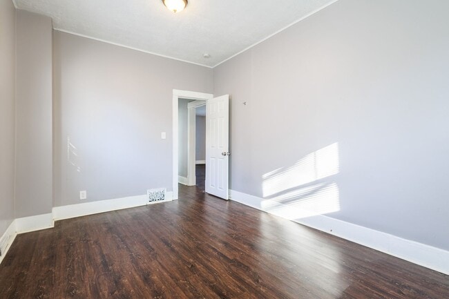 Building Photo - Spacious and Inviting 3 Bed 2 Bath House!