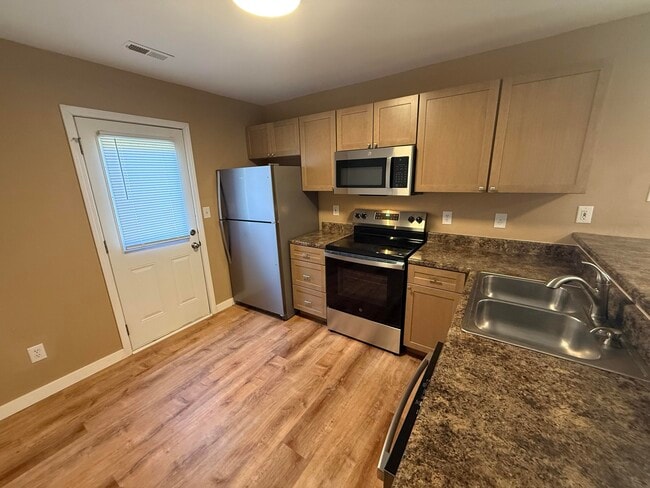 Building Photo - 1707 Hanover Blvd