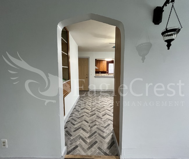 Building Photo - Comfortable 5 Bedroom Home with Modern Touches, Large Bedrooms & Front Porch