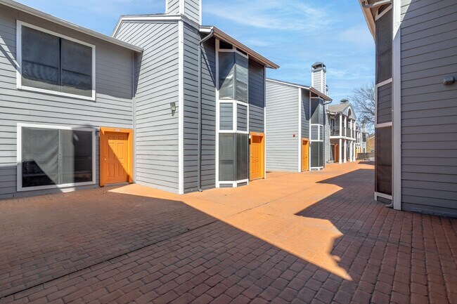 Funky aesthetic - 2710 Nueces St