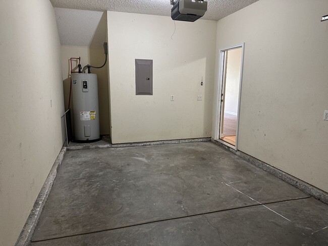 Building Photo - 495 Canyon Oak Loop
