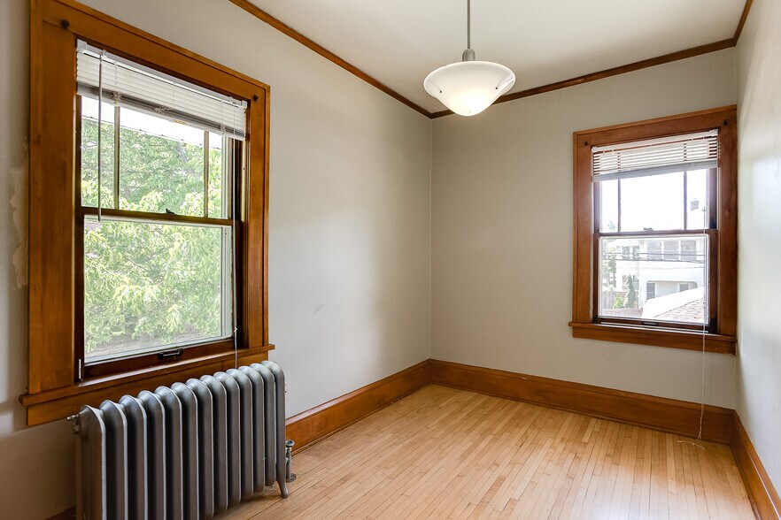 bedroom/office - 4656 Bryant Ave S