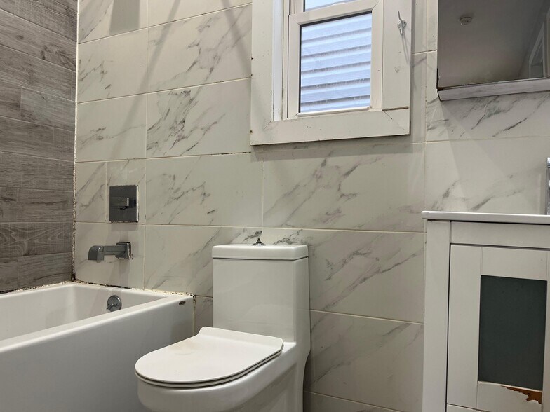 Building Photo - 5 Whitman Ave