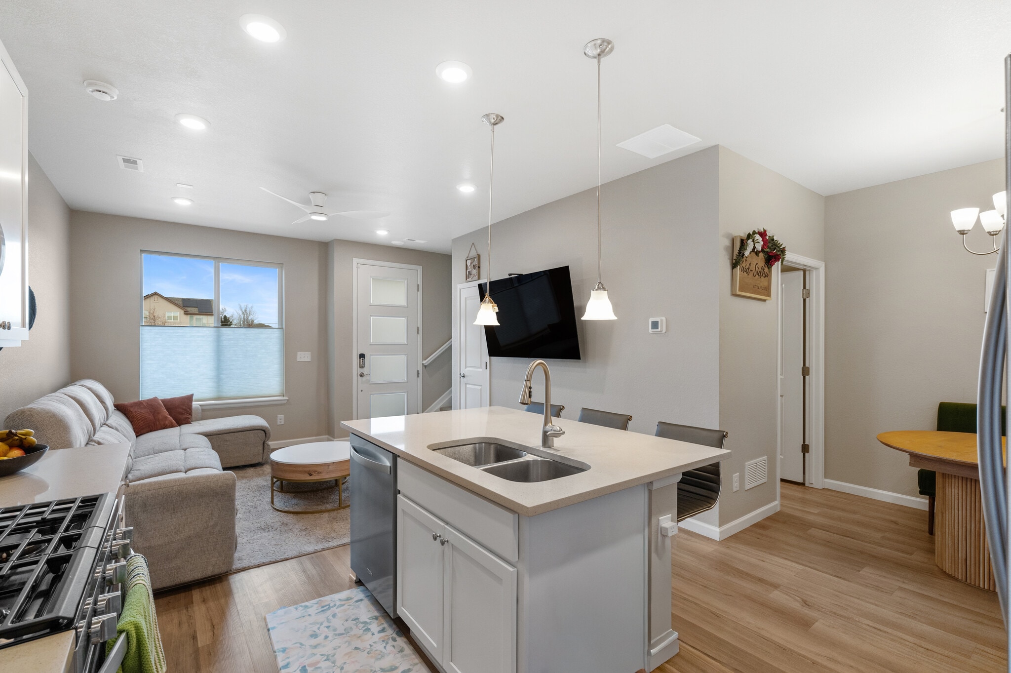 Building Photo - 1837 S Poplar Ct