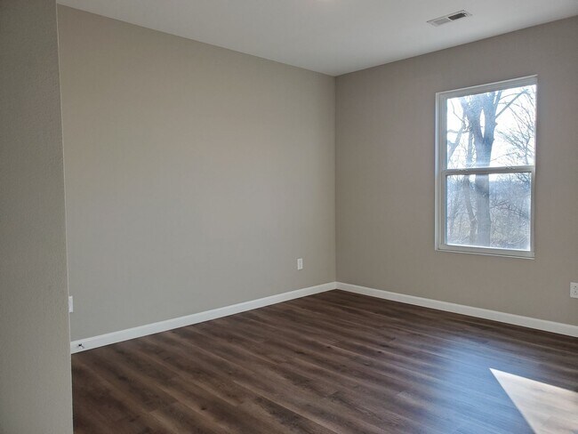 Building Photo - 142 Cane Creek Ln