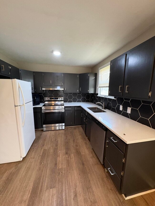 Building Photo - 5 Lake St