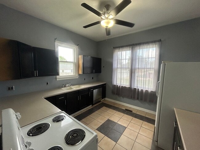 Building Photo - 6 Month Initial Lease-4904 Holdrege 2bed/1bath-Located near historic University Place