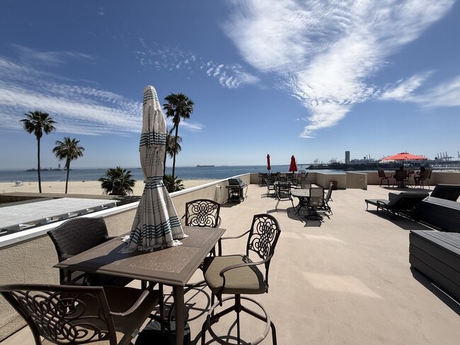 Building Photo - 1174 E Ocean Blvd