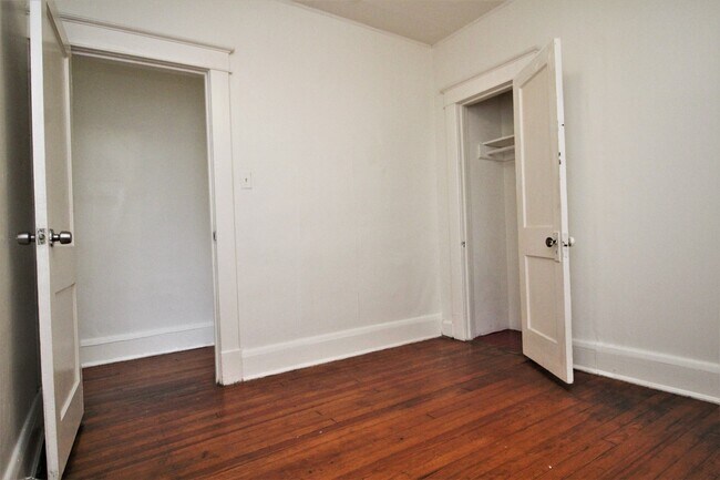 Building Photo - 2026/2027 JHU Off-Campus 3bd/1ba Rowhouse  w/ W/D & rear yard! -Available 6/9/26