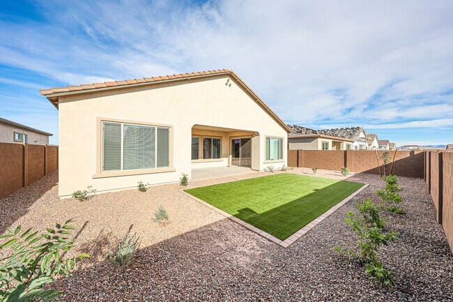 Building Photo - 4 Bedroom Home in Asante Community