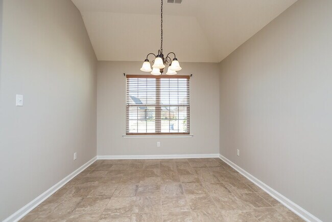 Building Photo - 7892 Ridgedale Dr