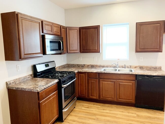 Building Photo - 321 Monroe St