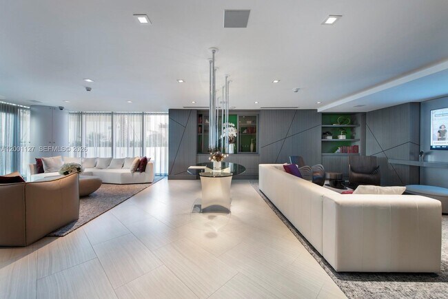 Building Photo - 300 Sunny Isles Blvd