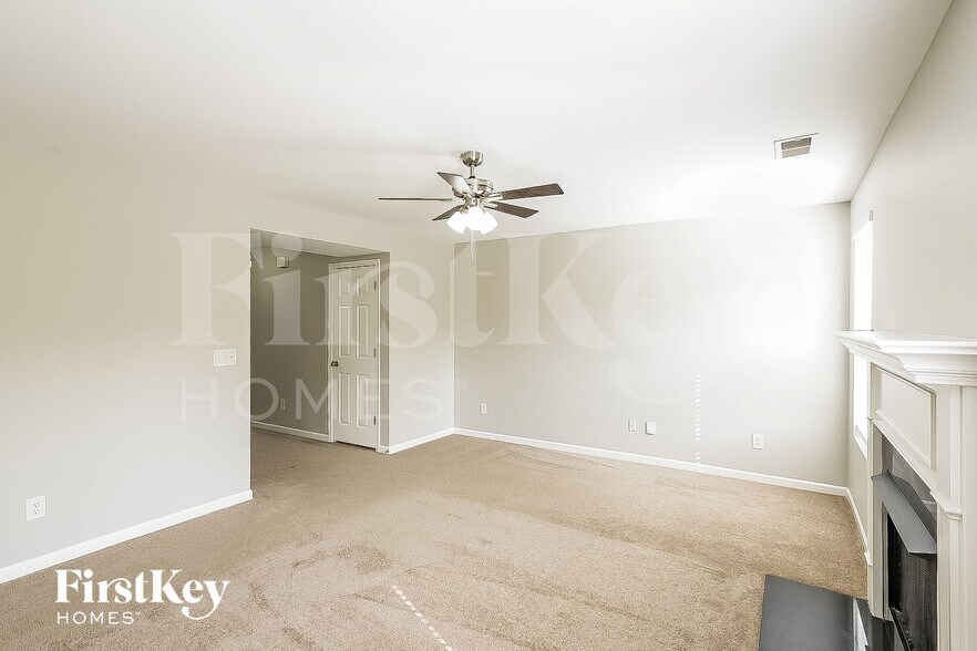 Building Photo - 1692 Comanche Run