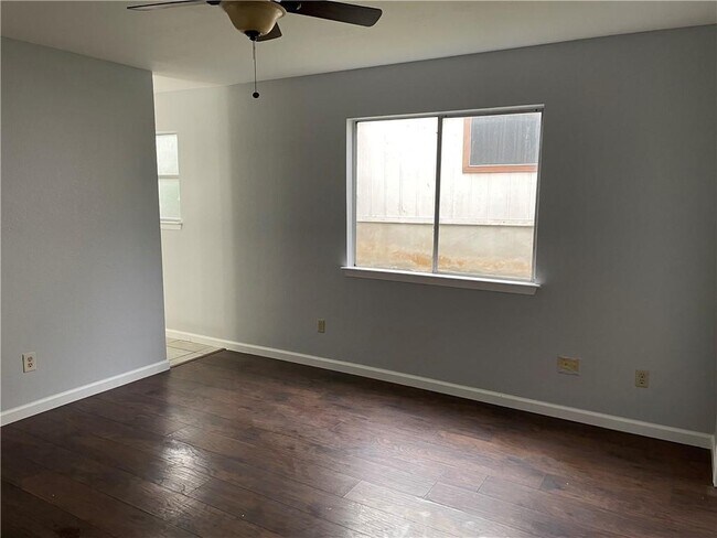 Building Photo - 8303 Gallatin Dr