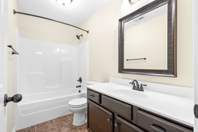 Building Photo - Pet Friendly Four Bedroom with Bonus!