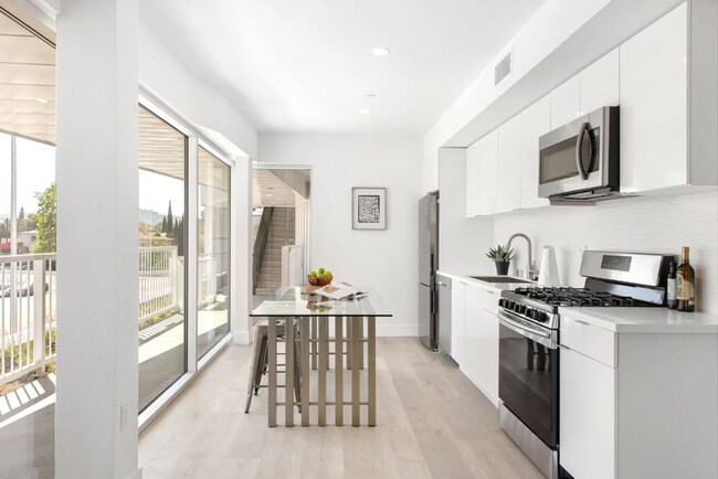 Building Photo - Modern - 2 Story Loft