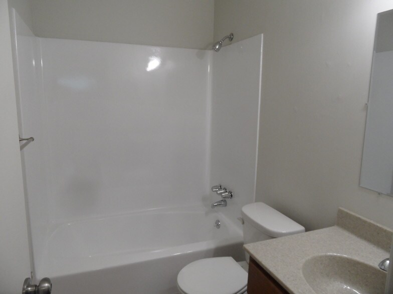 bathroom - 1318 SW Buchanan St