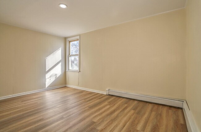 Building Photo - 84 Magnolia St