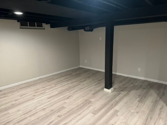 Building Photo - 5680 N 39th St