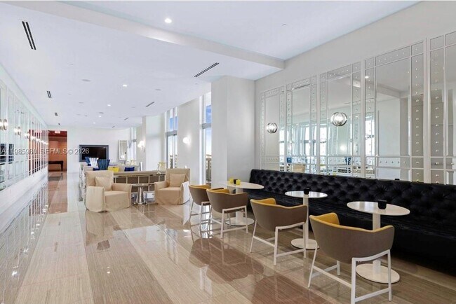 Building Photo - 2000 Metropica Wy