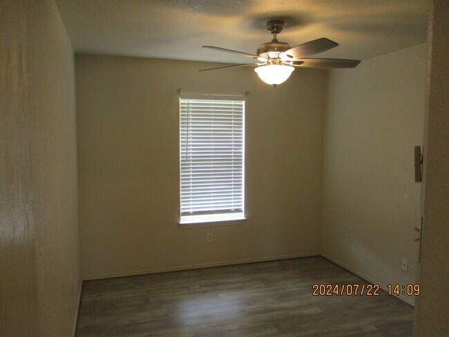 Building Photo - 165 Armadillo Ln