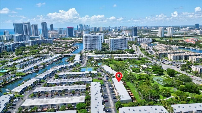 Building Photo - 933 NE 24th Ave