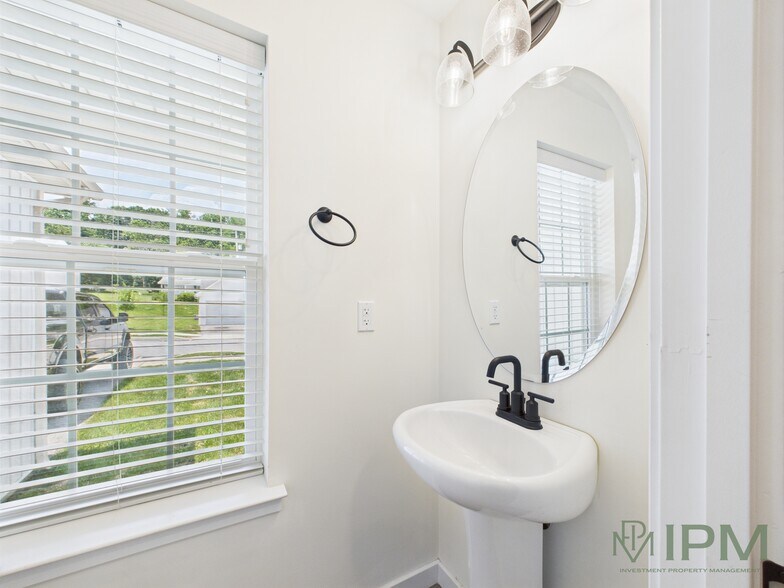 Building Photo - 2585 Emma Ln