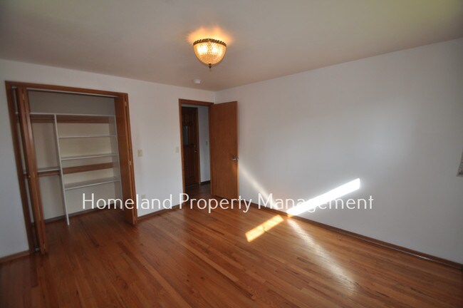 Building Photo - 3 Bedroom Duplex