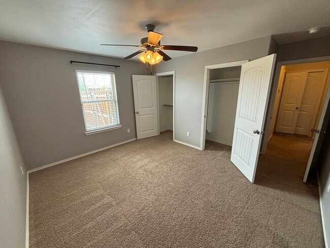 Building Photo - 3 bed 2 bath 2 car garage in Lone Star Trails!