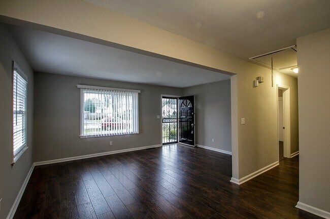 Building Photo - Completely Renovated 3 Bedroom 1 Bathroom Home