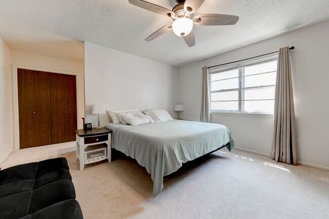 Building Photo - 303 Manning Dr