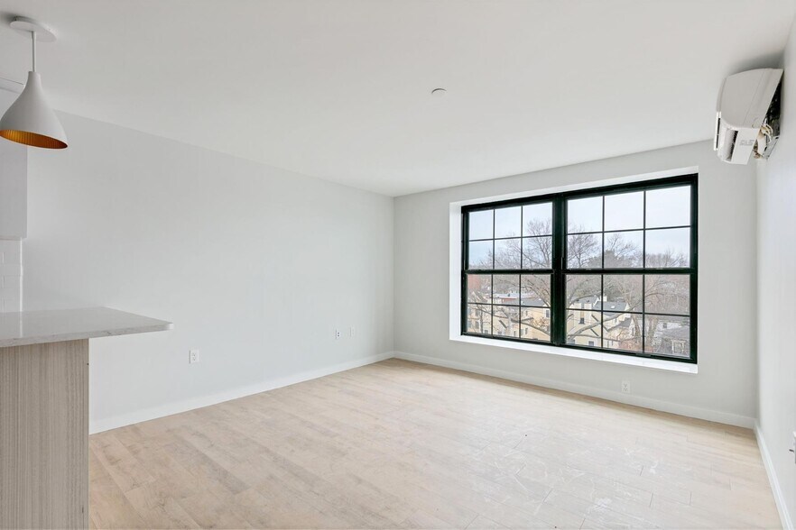 Building Photo - 13 Soden St