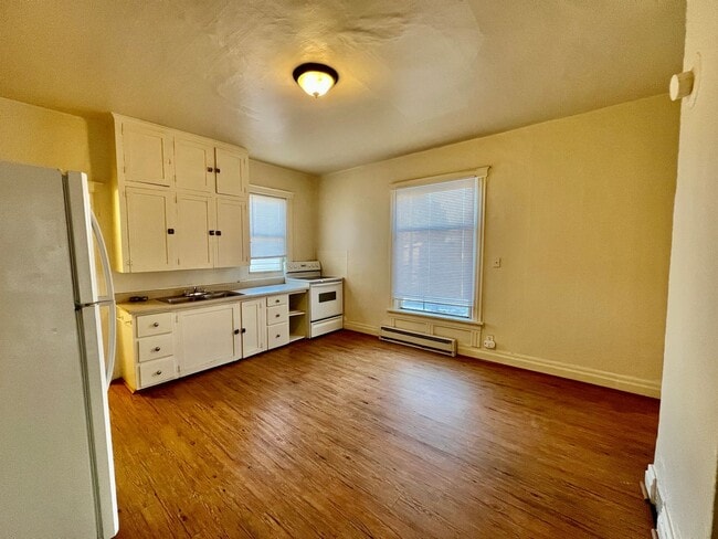 Building Photo - 323 Whiteriver Ave