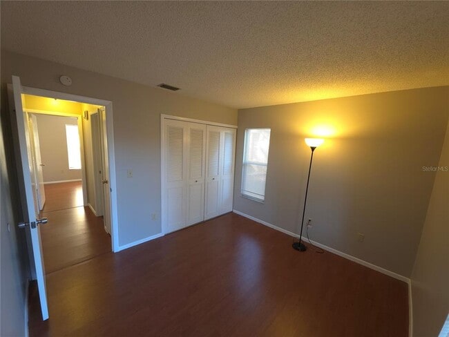 Building Photo - 7604 N Sanibel Cir