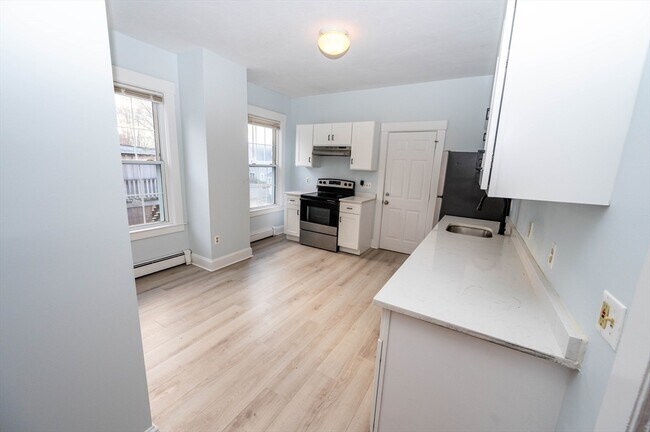 Building Photo - 5 Colchester St