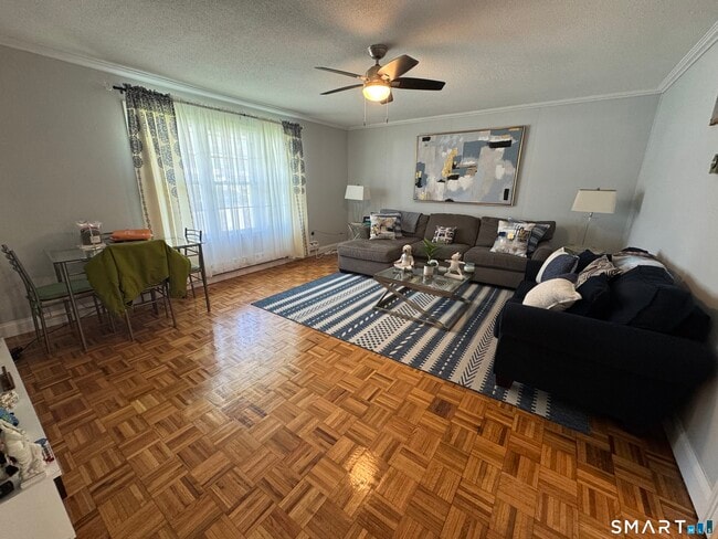 Building Photo - 62 Brookfield Rd