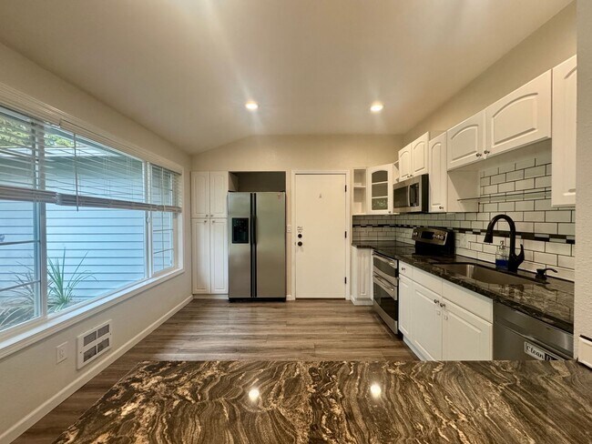 Building Photo - 2 Week Move In Special - 3 Bedroom, 2 Bath...